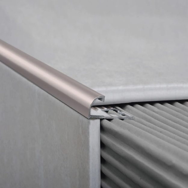 Imagen de Guarda aluminio Bullnose 10mm x 2,5m Ceniza ATRIM 5576