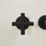 Imagen de Grifería PEIRANO Black Velvet lavatorio pared emb. 62-190